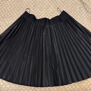 DKNY Elegant Black Pleated Skirt